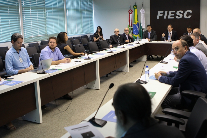 Situação de obras de infraestrutura de transportes do Estado foram apresentadas pela Arteris e pelo DNIT à Câmara de Transporte e Logística da FIESC. Foto: Filipe Scotti