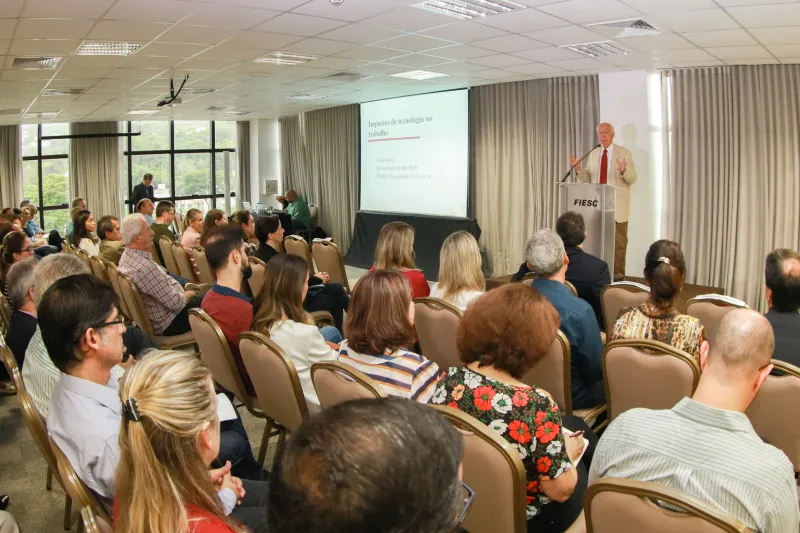 Devido à baixa qualidade da educação, Brasil enfrentará dificuldades de adaptar as pessoas às novas tecnologias, afirmou Pastore. Foto: Filipe Scotti