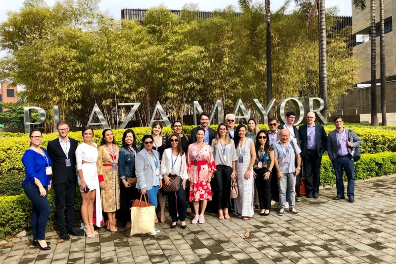 Grupo brasileiro no centro de convenções onde é realizada a ColombiaModa