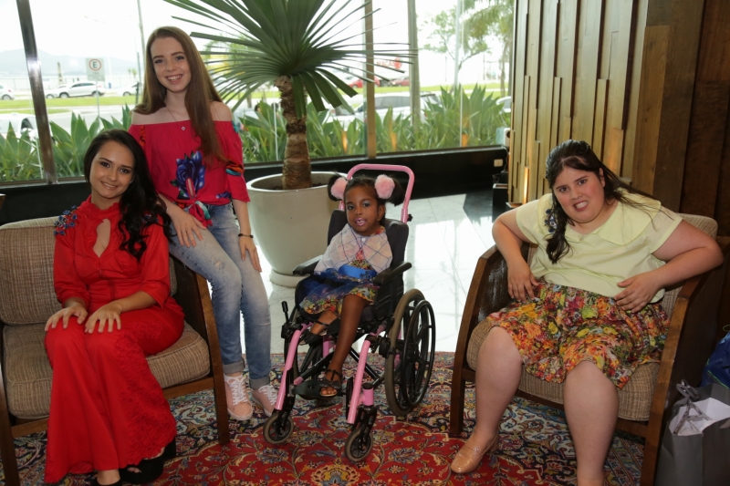 Bárbara Chaves criou o macacão com sensores de aproximação. Foto: Marcus Quint