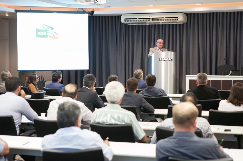 Gerente de infraestrutura e meio ambiente da FIESC, Egídio Martorano, durante apresentação da Agenda (foto: Filipe Scotti)