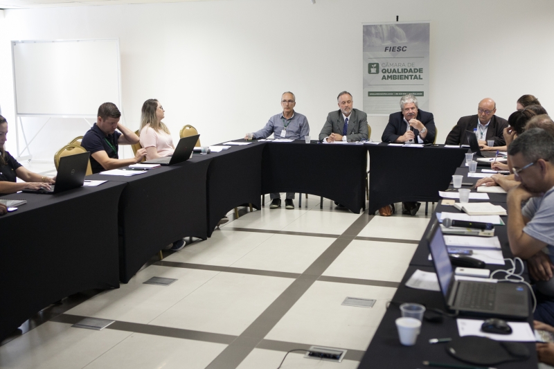 Reunião na FIESC discute ensino de reciclagem nas escolas