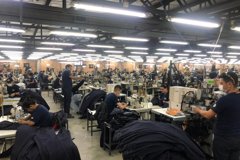 Programação incluiu visita à empresa Blue Design America, do setor vestuário (Foto: Divulgação)