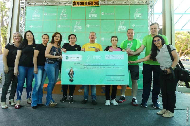 APAE e Casa de Apoio Terezinha Gaio Basso dividiram o valor doado pela Corrida. Foto: Thiago Braga