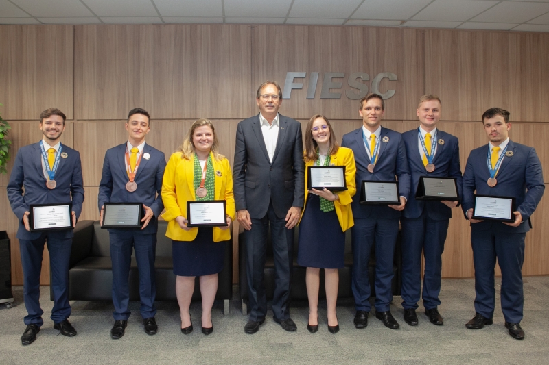 FIESC homenageia competidores catarinenses de mundial de profissões