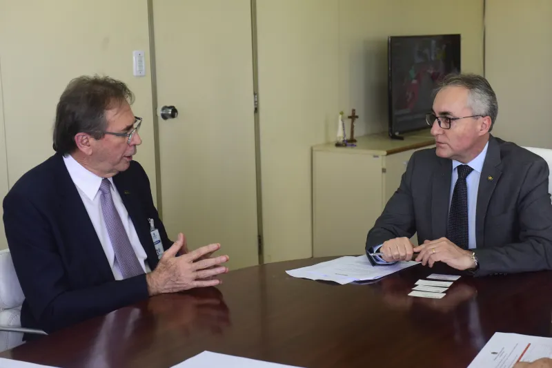 Presidente da FIESC, Mario Cezar de Aguiar (esq.), e secretário Luiz Pontel de Souza (foto: Sérgio Amaral) 