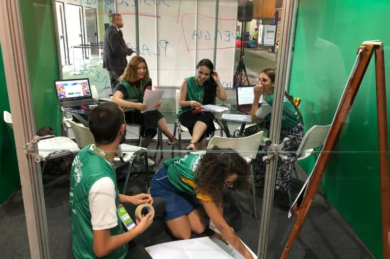 Equipes trabalham em propostas que serão apresentadas a um júri na quinta-feira (7). Foto: Divulgação/SENAI