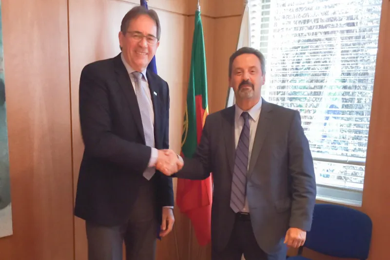 Presidente da FIESC, Mario Cezar de Aguiar (esq.), e o reitor da universidade, João Sàágua