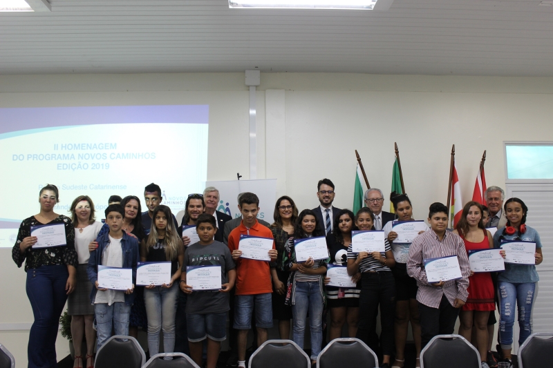 ‘Novos Caminhos’ faz homenagem a jovens acolhidos da Grande Florianópolis