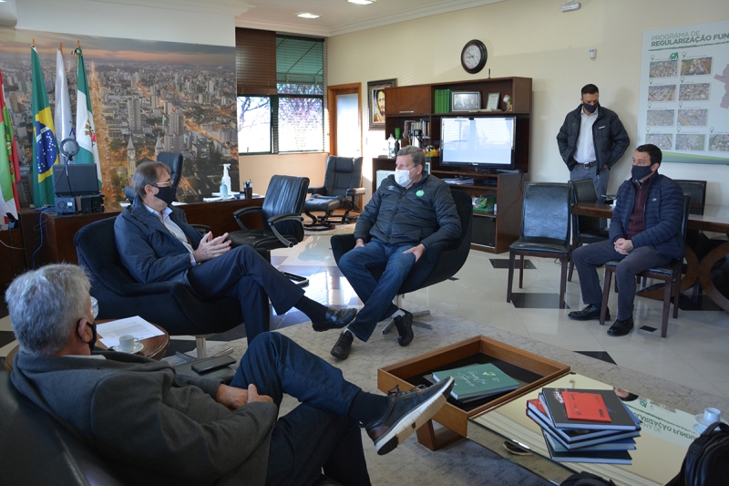 Diretoria da FIESC, SESI e SENAI em encontro com o prefeito Luciano Buligon. Foto: MB Comunicação