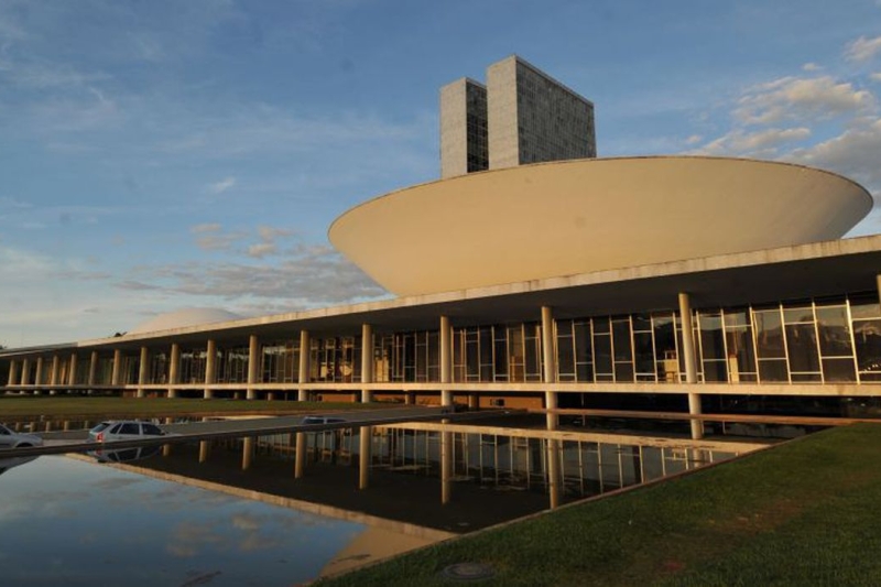 Despesa com servidor no Brasil está entre as mais elevadas entre mais de 70 países, aponta CNI