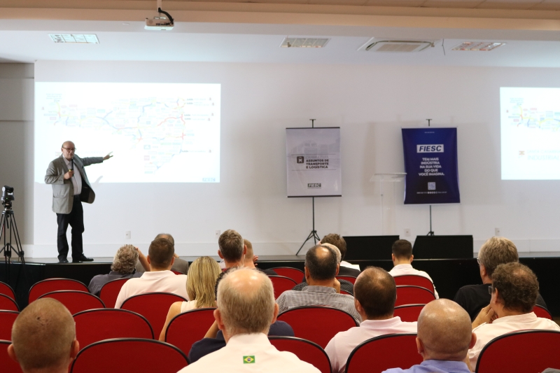 Apresentação do gerente de logística da FIESC, Egídio Martorano