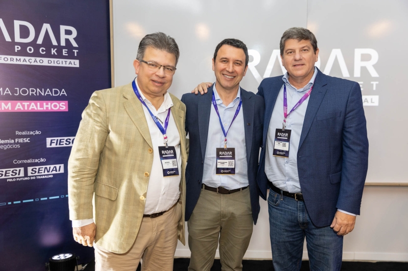 Fiates, Pereira e Rizzo, durante o ato de assinatura (foto: André Kopsche)