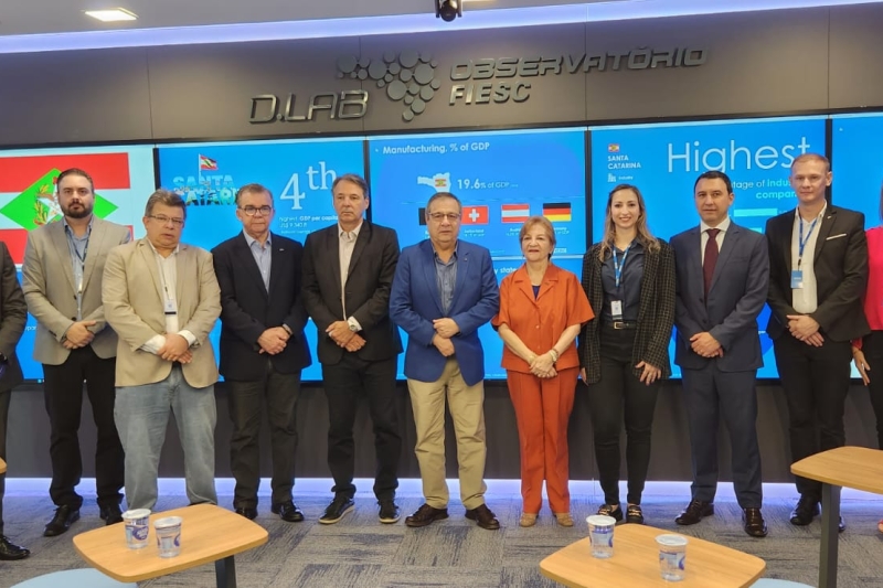 Visita ao D. Lab, laboratório de inteligência do Observatório FIESC