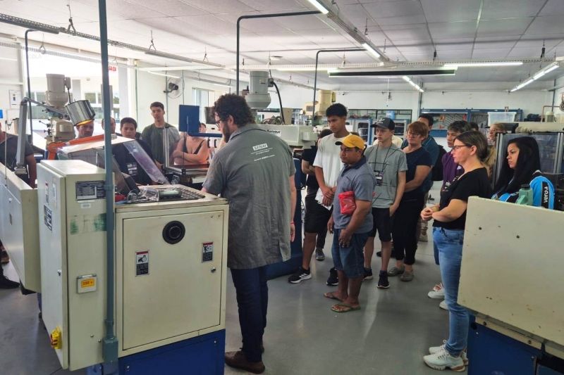 Estudantes e familiares puderam conhecer a infraestrutura do SENAI/SC 