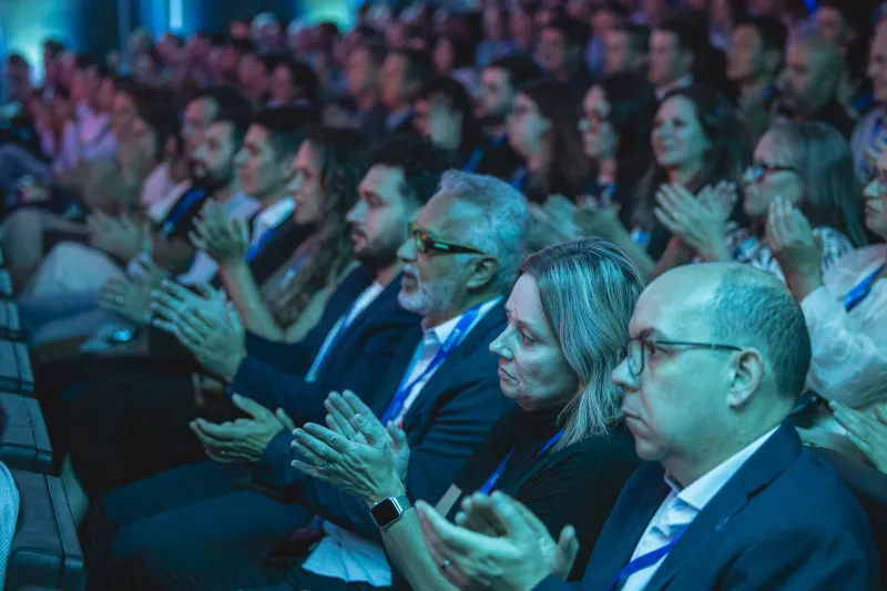 Auditório ficou lotado; evento também foi transmitido pela internet