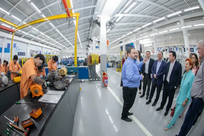 Em Jaraguá, FIESC reúne-se com lideranças e visita o CentroWEG