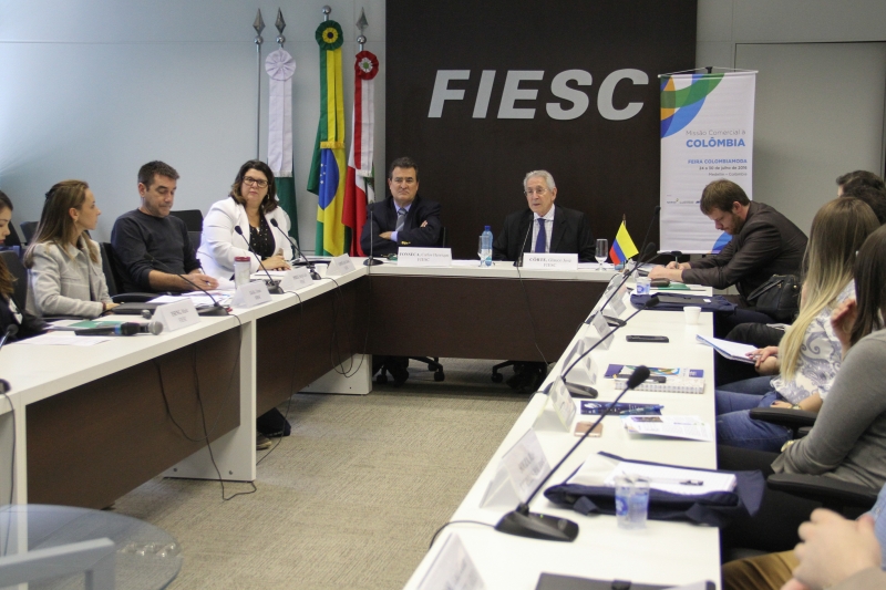 Em conferência com empresários que integrarão a missão, Côrte destacou a relevância do setor têxtil para a economia (Foto: Filipe Scotti)