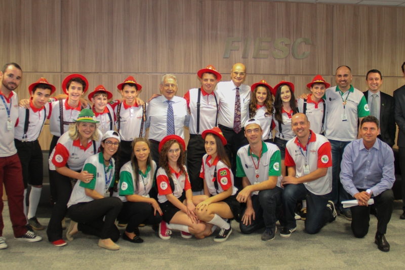 Presidente da FIESC, Glauco José Côrte, desejou sorte aos competidores do torneio (Foto: Filipe Scotti)