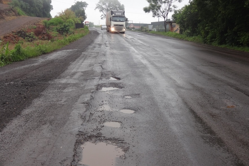 Situação do km 579,8, trecho da BR-282 em Pinhalzinho, no extremo-oeste (foto: Ricardo Saporiti)