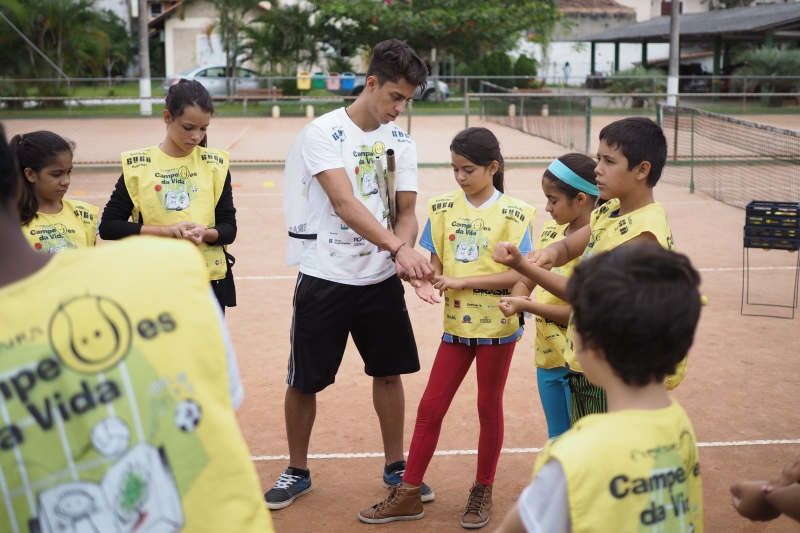 Integrantes do programa Campeões da Vida, do Instituto Guga Kuerten, participam de ações da Virada da Saúde (Foto: Divulgação/ISS) 