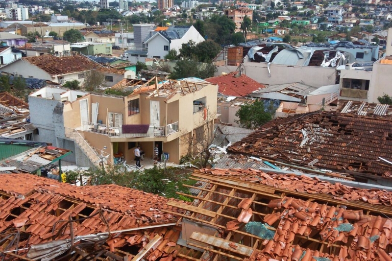 Fenômeno, que teve ventos de 250 km/h, atingiu 2,5 mil imóveis e 10 mil pessoas, deixando dois mortos. Foto: Janaína Mônego/SDR Xanxerê 